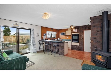 Photo of property in 4 Heron Place, Waiuku, 2123