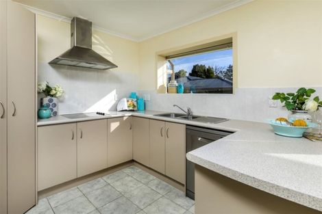 Photo of property in 1 Burton's Drive, Swanson, Auckland, 0614