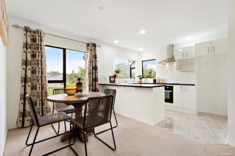 Photo of property in 1/73 Etherton Drive, Weymouth, Auckland, 2103