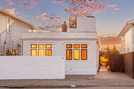 Photo of property in 8 Menzies Street, Sumner, Christchurch, 8081