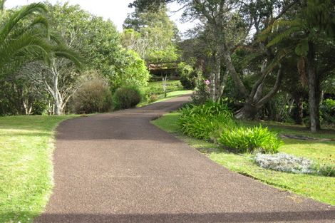 Photo of property in 22 Raroa Terrace, Waiatarua, Auckland, 0604