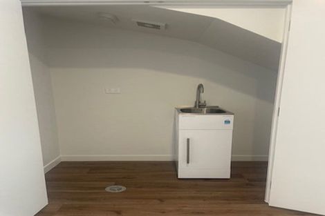 Photo of property in 22 Whakahui Lane, Mangere Bridge, Auckland, 2022