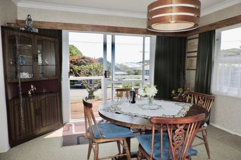 Photo of property in 13 Redwood Avenue, Tawa, Wellington, 5028