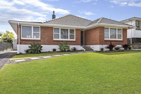 Photo of property in 2 Lynmore Drive, Hillpark, Auckland, 2102