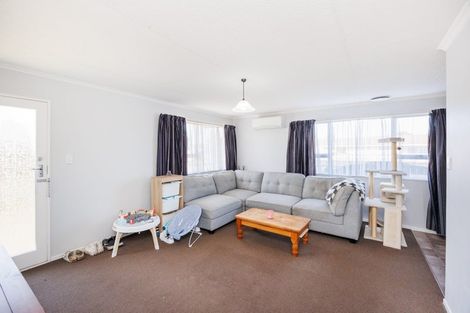 Photo of property in 61 Hillcrest Drive, Kelvin Grove, Palmerston North, 4414
