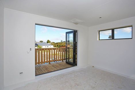 Photo of property in 16 Tahuna Minhinnick Drive, Glenbrook, 2681