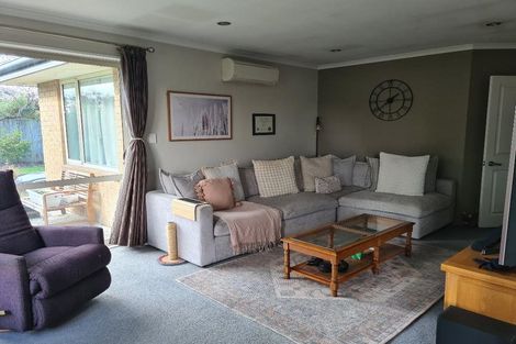 Photo of property in 6 Dinton Street, Russley, Christchurch, 8042