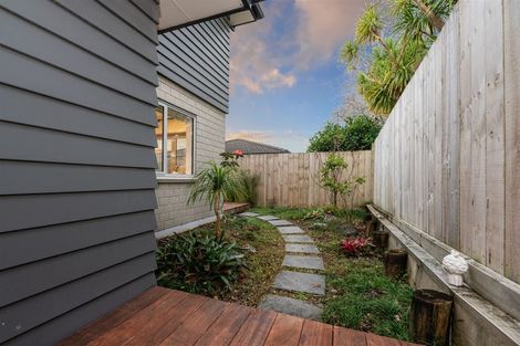 Photo of property in 8b Greenberry Drive, Ranui, Auckland, 0612