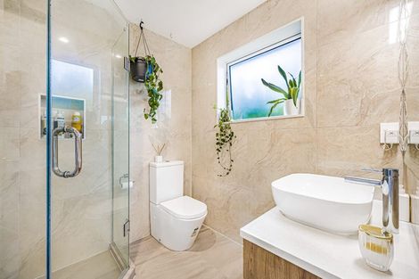 Photo of property in 44 Boocock Crescent, Orewa, 0931