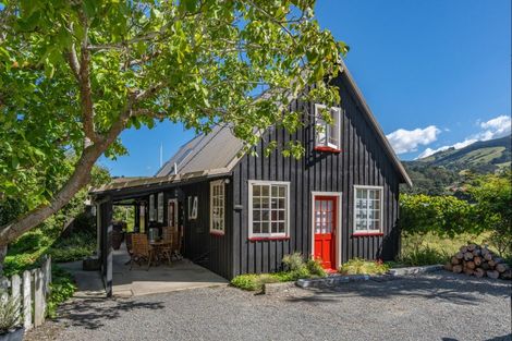 Photo of property in 5849 Christchurch Akaroa Road, Duvauchelle, Akaroa, 7582