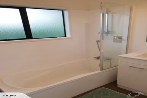 Photo of property in 3 Cassandra Grove, Totara Vale, Auckland, 0629