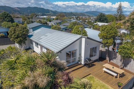 Photo of property in 73 Langdale Avenue, Paraparaumu, 5032