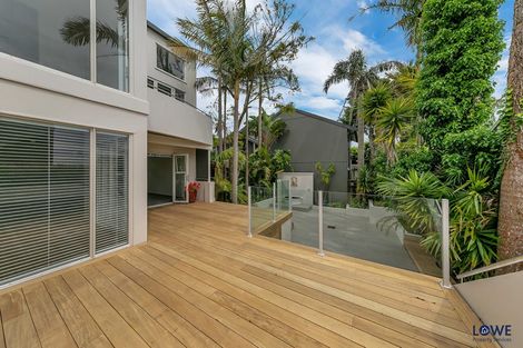 Photo of property in 1/2 Hauraki Road, Hauraki, Auckland, 0622