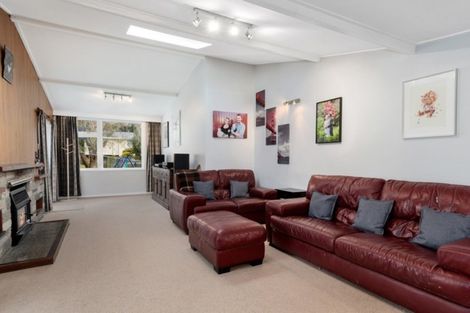 Photo of property in 5 Elmslie Road, Pinehaven, Upper Hutt, 5019