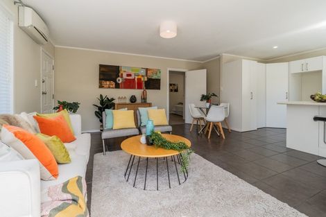 Photo of property in 2/5 Huapai Street, Onehunga, Auckland, 1061