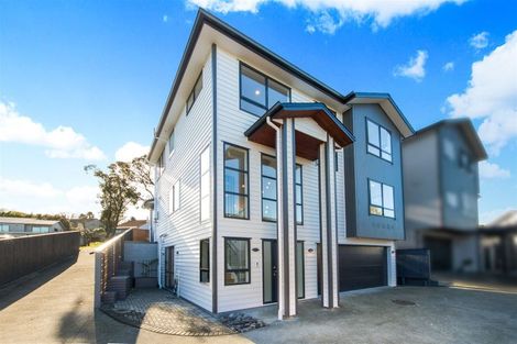 Photo of property in 7a Woodhouse Place, West Harbour, Auckland, 0618