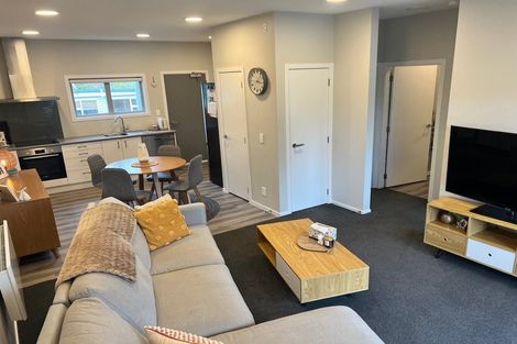 Photo of property in 10 Atkinson Street, Newlands, Wellington, 6037