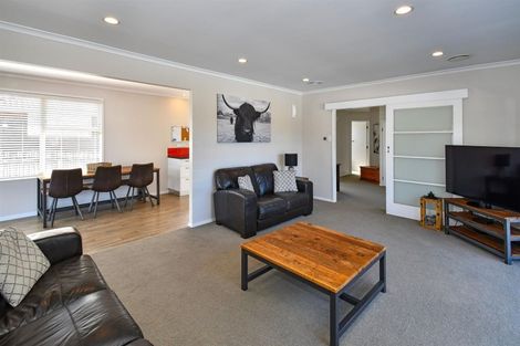 Photo of property in 2 Cheam Place, Pakuranga Heights, Auckland, 2010