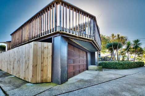 Photo of property in 20 Tauhara Street, Green Bay, Auckland, 0604