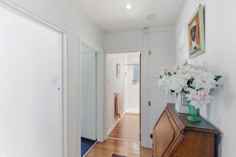 Photo of property in 32 Martindales Road, Heathcote Valley, Christchurch, 8022