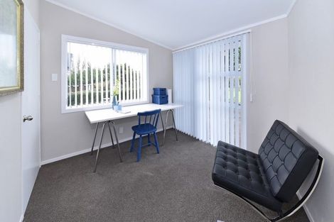 Photo of property in 25 View Road, Papakura, 2110