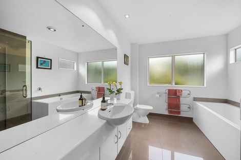 Photo of property in 38 Ravenstone Place, Chatswood, Auckland, 0626