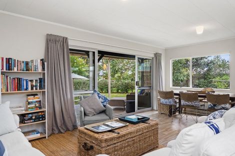 Photo of property in 8 Ringer Avenue, Matapouri, Whangarei, 0173