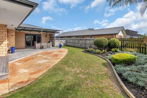 Photo of property in 32 Bermuda Place, One Tree Point, 0118