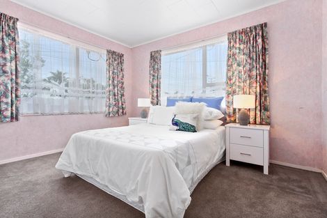 Photo of property in 17 Woodvale Road, Glen Eden, Auckland, 0602