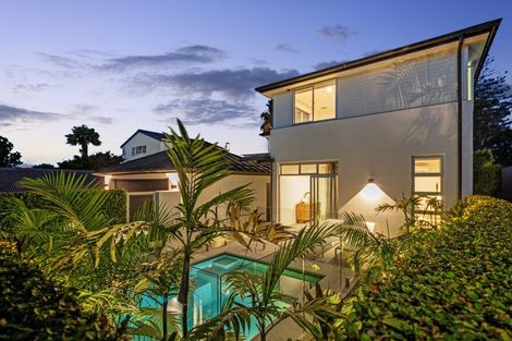 Photo of property in 8 Sylvan Park Avenue, Milford, Auckland, 0620