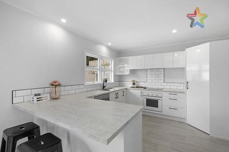 Photo of property in 385 Stokes Valley Road, Stokes Valley, Lower Hutt, 5019