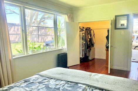 Photo of property in 5 Duncan Avenue, Te Atatu South, Auckland, 0610