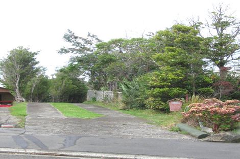 Photo of property in 16 Loasby Crescent, Newlands, Wellington, 6037