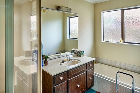 Photo of property in 36 Waddington Drive, Naenae, Lower Hutt, 5011