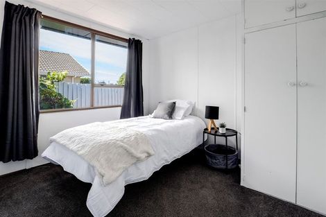 Photo of property in 8a Queenspark Drive, Parklands, Christchurch, 8083