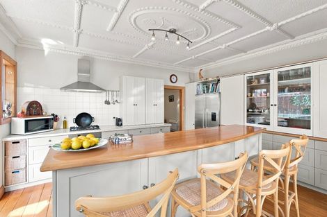 Photo of property in 42 Octavius Place, New Plymouth, 4312