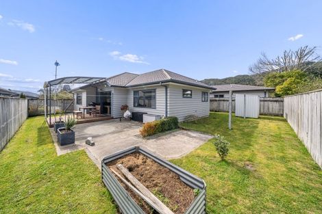 Photo of property in 5 Poppy Watts Grove, Stokes Valley, Lower Hutt, 5019