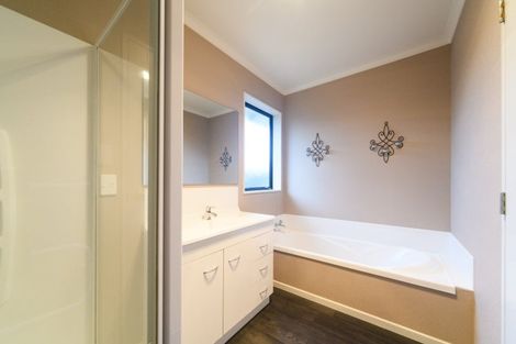 Photo of property in 6 Nevada Way, Kelvin Grove, Palmerston North, 4414