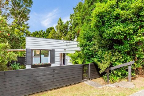 Photo of property in 218 Woodlands Park Road, Titirangi, Auckland, 0604