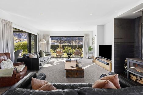 Photo of property in 15 Kingfisher Crescent, Albert Town, Wanaka, 9305