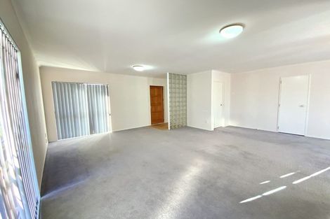 Photo of property in 11 Newbegin Place, Weymouth, Auckland, 2103