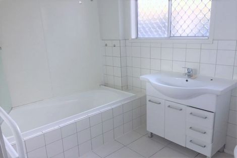 Photo of property in 2/42 Sheridan Drive, New Lynn, Auckland, 0600