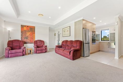 Photo of property in 13 Te Awa Place, Red Beach, 0932