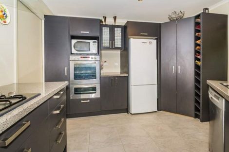 Photo of property in 8 Spring Valley Place, Oteha, Auckland, 0632