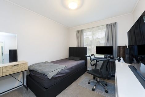 Photo of property in 69 Kemp Road, Massey, Auckland, 0614