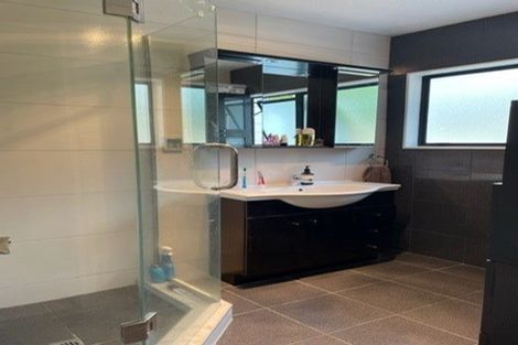 Photo of property in 1/86 Browns Bay Road, Rothesay Bay, Auckland, 0630