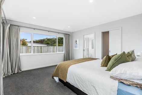 Photo of property in 28 Banks Boulevard, Whitby, Porirua, 5024
