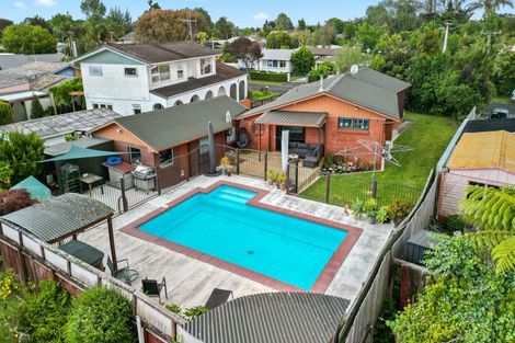 Photo of property in 37 Pulham Crescent, Queenwood, Hamilton, 3210