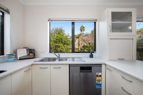 Photo of property in 16 Ranch Place, Pukekohe, 2120