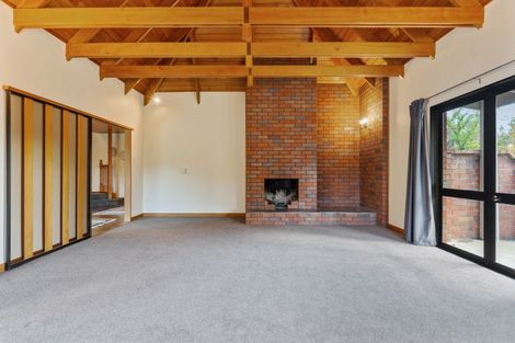 Photo of property in 17 Hind Place, Hokowhitu, Palmerston North, 4410